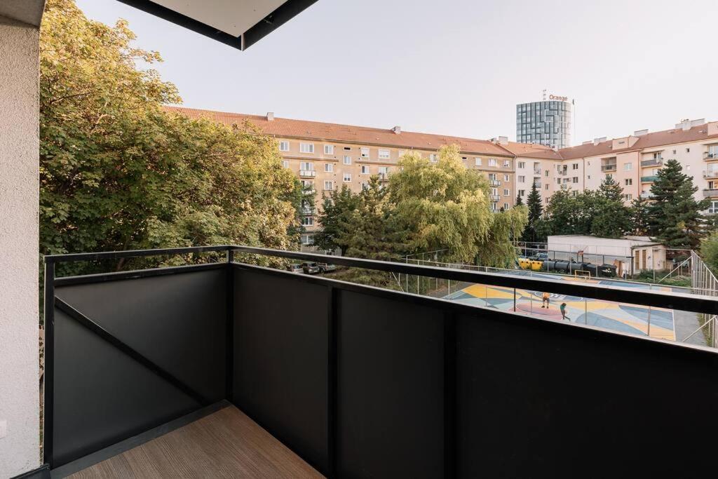Stylish Apartment Retreat Bratislava Luaran gambar