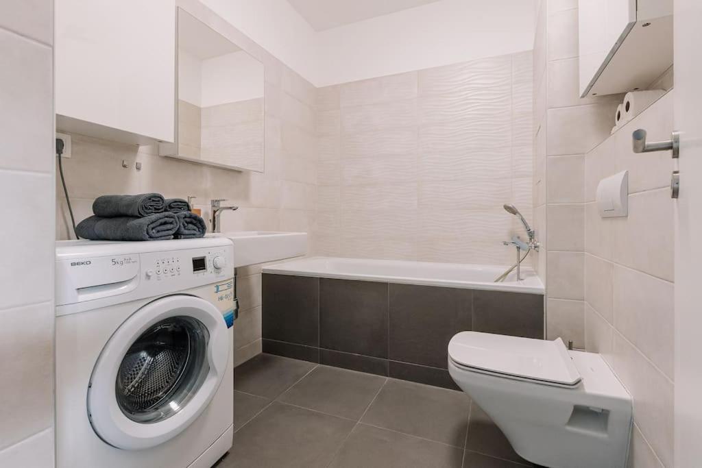 Stylish Apartment Retreat Bratislava Luaran gambar